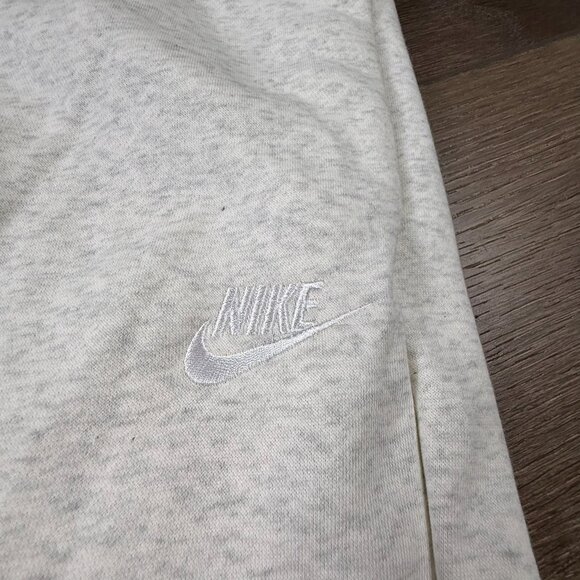Nike Sportswear Club Fleece Womens Mid Rise Sweatpants Oatmeal Cream NWT Sz L - Picture 2 of 8